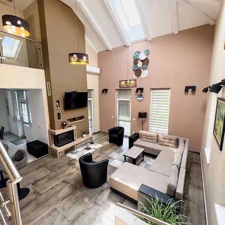 Fehér Akác Wellness *